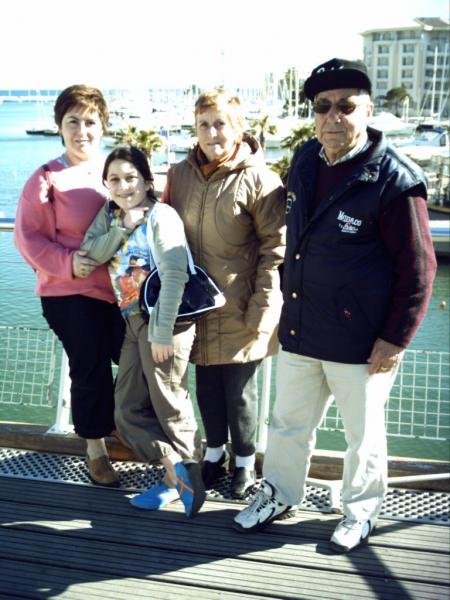 maman, moi, mamie et papy.